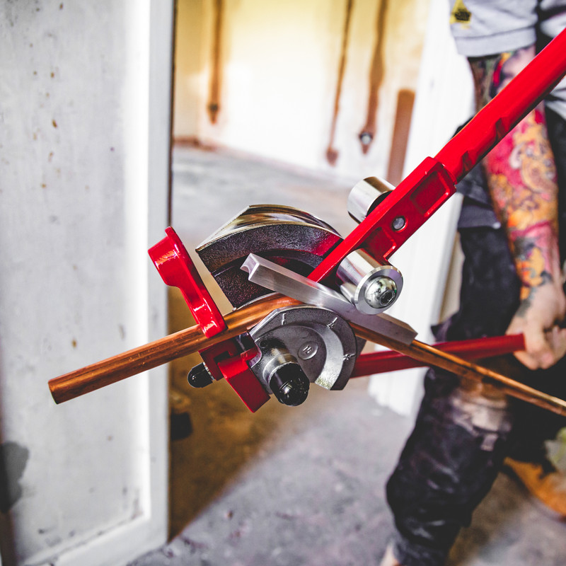 Pipe bender machine